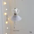 Süßes Weihnachten Ballerina Maus Hängeornament mit goldener Krone und Tutu, 18cm. - Graue Ausführung mit beiden Händen