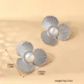 Orecchini fiore metallo perla vintage francese, elegante dettaglio geometrico fine. - Stile Perla a Ventaglio (80118201)