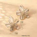Orecchini a fiore metallici oro stile vintage elegante gioiello moda accessorio dettaglio. - Stile Floreale 3D Oro (80118302)