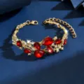 Bracciale in lega dorata con cristalli rossi a goccia e strass trasparenti brillanti. - Oro Rosso