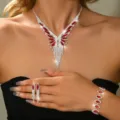 Completo di gioielli con collana nappe strass orecchini bracciale cristallo rosso elegante - Set da Tre Pezzi (84848603)