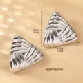 Orecchini in metallo a ventaglio asimmetrico geometrico vista dettaglio con dimensioni. - Stile Ventaglio a Strisce Tridimensionale (80119401) / Argento