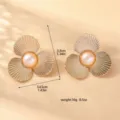 Orecchini pendenti in metallo con perla stile vintage francese e design a ventaglio elegante. - Stile Perla a Ventaglio a Tre Petali (80118202)