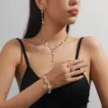 Elegante set di gioielli in cristallo dorato con collana, orecchini, bracciale e anello. - Stile a Cerchio / Set da 4 pezzi (Collana+Orecchini+Bracciale+Anello) / Oro
