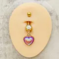 Piercing de ombligo de acero inoxidable dorado con circonita transparente y colgante escamas de sirena. - Estilo Escama Degradada Corazón (JE1569F)