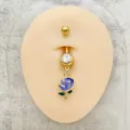 Piercing para ombligo de acero inoxidable con colgante de rosa azul y circonita brillante. - Estilo Rosa Azul (JE1569H)