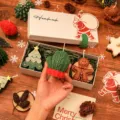 Set de regalo de velas aromáticas navideñas hechas a mano con formas festivas - Caja de Regalo Pequeña A (Árbol+Guante+Hombre de Jengibre)