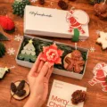 Juego de regalo de velas aromáticas de Navidad hechas a mano con copos y árboles - Caja de Regalo Pequeña C (Árbol+Copo+Hombre de Jengibre)