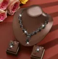 Vintage schwarze Strass Blumen Halskette Ohrringe Set, elegantes Damen Schmuck Set. - 2-teiliges Set / Gunmetal-Schwarz