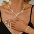 Elegantes Strass Halsketten Set für Damen, perfekter Schmuck für Hochzeit und Abendkleid. - Dreiteiliges Set / Gold