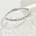 Bracciale rigido geometrico in strass argentato da donna gioiello di lusso elegante dettaglio. - Stile Anello 3D (80511801) / Argento