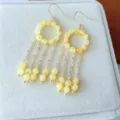 Pendientes largos de borla con cuentas estilo chino vintage piedras amarillas de moda. - Pendientes de botón con flecos de cuentas