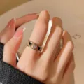 Japanischer Pave Herz Ring, Nischen Design verstellbarer offener Metallring Damen Mode - Offene Ringe mit schwarzem Herz