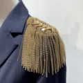 Broche de hombrera con flecos de pedrería dorada de lujo para decoración de ropa. - Estilo Dorado (ZT6744)
