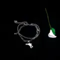 Detalles de la pulsera de astronauta plateada de doble capa con dije de estrella y cadena. - Pulsera de Astronauta Levantando una Estrella Blanco