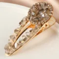 Pince à cheveux dorée chic ornée de cristaux champagne et strass scintillants. Vue détaillée. - S46-1# Pinces bec de canard grises