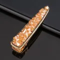 Nahaufnahme des Haarklips mit goldenem Metall und funkelnden bernsteinfarbenen Kristallen. - Einzelverpackung / Kristall-Champagner