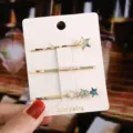 Gros plan détaillé de l'élégant ensemble de 3 pinces à cheveux dorées étoiles perles. - Étoile Bleu Vert / Pack de 3