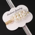 Elegante pinza de pelo de perlas con detalles de cristal brillante, accesorio ideal. - Diamante Perla Gipsófila