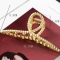 Close-up detail of the golden twisted metal claw clip showing fine textured surface. - Twisted Rope Three-Dimensional Style (S157-4) / 11.7cm