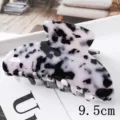 Élégante grande pince à cheveux en acétate avec motif marbré noir et blanc pour queues de cheval. - S139-7