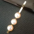 Barrette a cheveux doree avec trois perles, variante accessoire pince metalique pour femmes. - Lot de trois barrettes à cheveux perlées
