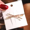 Vista detallada de una horquilla de pelo en forma de X con pedreria de cristal brillante. - 5# Pinzas para el cabello color champán con estrás