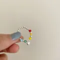 Anillo elástico de cuentas coloridas estilo coreano con bonito dije de corazón - Colgante de corazón / Multicolor