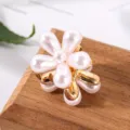 Kleine Perlen Blumen Haarklammer Metall Haarschmuck fuer Damen Alltag Styling Accessoire - 2.0cm / Perlen-Pflaumenblüte