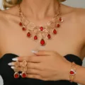 Set di gioielli con collana orecchini bracciale goccia cristallo rosso donna alla moda. - Goccia Rosso Oro Esagerata (MS187-3) / Set da 3 Pezzi Orecchini Collana Bracciale