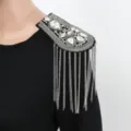 Accessorio di costume con spallina con nappe in metallo e strass in stile punk dettaglio - Argento (8633)