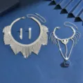 Vista detallada del conjunto de collar de borlas de diamantes de imitación brillantes. - Juego Borla Strass Corazón Calado (9092-3)