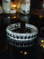 Vintage Kristall Manschettenarmband glänzende Strasssteine offener Armreif edler Schmuck. - Innendurchmesser 5.4cm Breite 0.6cm / Silber Dunkelgrün