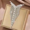 Elegante spilla con frange in cristallo a forma di V da donna gioiello con nappe di strass brillanti - Stile Nappina in Strass Multistrato a V (MS360-1)