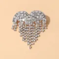Spilla Cuore Strass Argento con Pendente Nappa di Cristallo per Accessori Abbigliamento - Stile Nappina Cuore con Strass Argentati (1084银色)