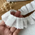 Witte dubbellaags geplooide kantrand 3.5cm breed voor DIY pop kleding en Lolita kraagjes. - 1# Natuurlijk Wit / 1 Meter Lengte (Ongeveer 3.5cm Breedte)