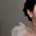 Elegantes pendientes de tuerca con flores de diamantes de imitación para mujer, estilo coreano. - Pendientes de botón de flor de Monet