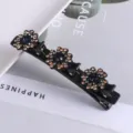 Close-up van zwarte meerlaagse haarklem met strass-bloemen, glanzend haaraccessoire voor styling. - #6 Dubbellagige strass eendenbekclips voor vlechtwerk