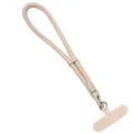 Gros plan sur les details de la dragonne de telephone beige avec boucle reglable. - Longueur 20cm (Sans Entretoise) Largeur 6cm Cordon 7mm / Chameau Clair