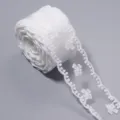 Weißes Netzspitzenband mit schöner Schleifenstickerei, ideal für Geschenke und Näharbeiten. - 4cm Breite/5 Yards pro Packung / Weiß