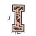 Écusson brodé lettre I motif léopard, idéal pour vêtements, chapeaux et coques de téléphone. - Lettre I