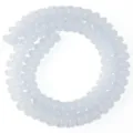 Vista detallada de cuentas de ábaco de vidrio azul claro, ideal para manualidades DIY. - 75 Piezas/Tira / Azul Claro y Blanco