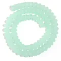 Abalorios de abaco de vidrio verde claro en primer plano, ideales para joyería DIY y pulseras. - Blanco Azul Pálido