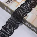 Schwarze Spitzenborte Detail, ideal zum Nähen, für Kleider, Kostüme und DIY-Handarbeiten. - 2 Yards / Schwarz
