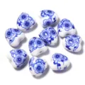 Détail de perles de cœur en céramique bleue blanche pour bijoux artisanaux bracelets colliers. - Forme de Cœur Fleur de Prunier Bleue Et Blanche