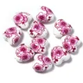 Perles de coeur en céramique avec motif floral rose, idéal pour des bijoux faits main DIY. - Forme de Cœur Fleur de Prunier Rouge Vin