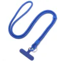 Dettaglio cinturino per cellulare intrecciato blu, corda regolabile anti-smarrimento. - Lunghezza totale circa 60 cm, larghezza della toppa circa 6 cm, diametro del filo circa 7 mm / Blu scuro