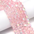 Détail en gros plan de perles de cristal facettées AB roses pour la bijouterie DIY. - Diamètre Extérieur 6mm Trou Environ 1.3mm (Environ 90 Pièces) / Rose AB