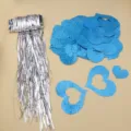 Vue détaillée de pendentifs cœur pailletés bleus et de franges argentées pour fête. - 50 Grands Cœurs Creux + 50 Petits Cœurs + Soie de Pluie / 100 Pièces/Paquet / Bleu lac