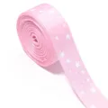 Cinta grosgrain rosa con estrellas blancas en detalle, ideal para lazos para el pelo de bricolaje. - Paquete de Diez Yardas / Rosa
